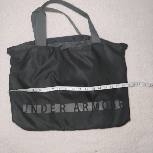 Under Armor Black Water Resistant Drawstring Adjustable Sporty Tote Bag - Picture 5 of 8